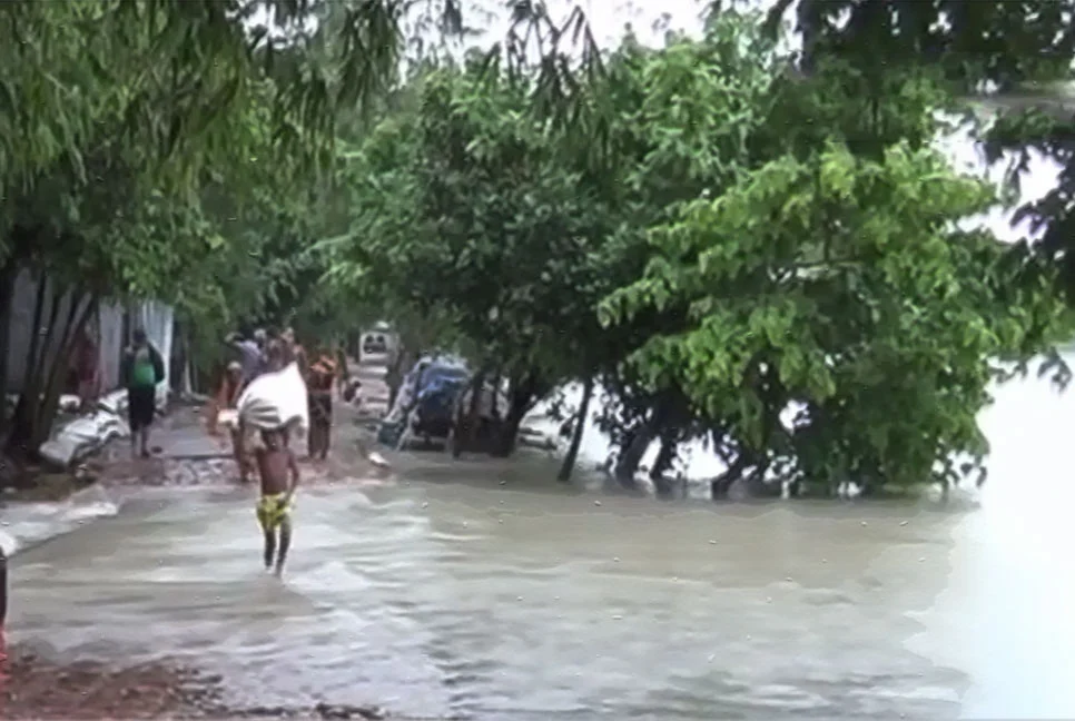টানা বৃষ্টিতে বাড়ছে নদীর পানি, ৩ বিভাগে বন্যার আশঙ্কা—ঝুঁকিতে ১০ জেলার নিম্নাঞ্চল