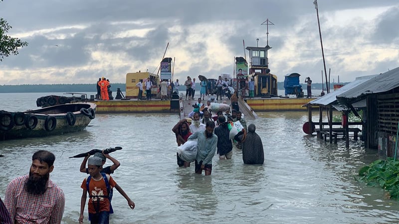 উপকূল অতিক্রম করে স্থল গভীর নিম্নচাপে পরিণত, ১৪ জেলায় জলোচ্ছ্বাসের আশঙ্কা