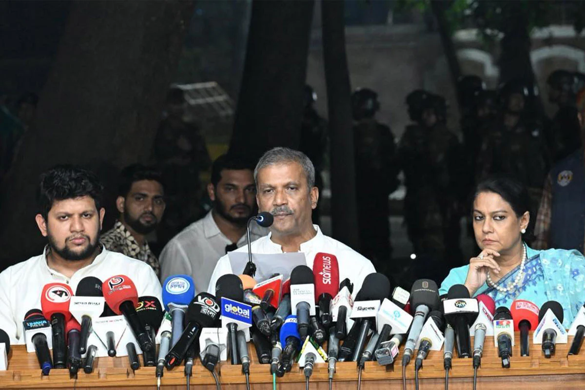 বিচার শেষ না হওয়া পর্যন্ত আওয়ামী লীগের সব কার্যক্রম বন্ধ! সরকারী সিদ্ধান্তে তোলপাড় রাজনৈতিক মহল