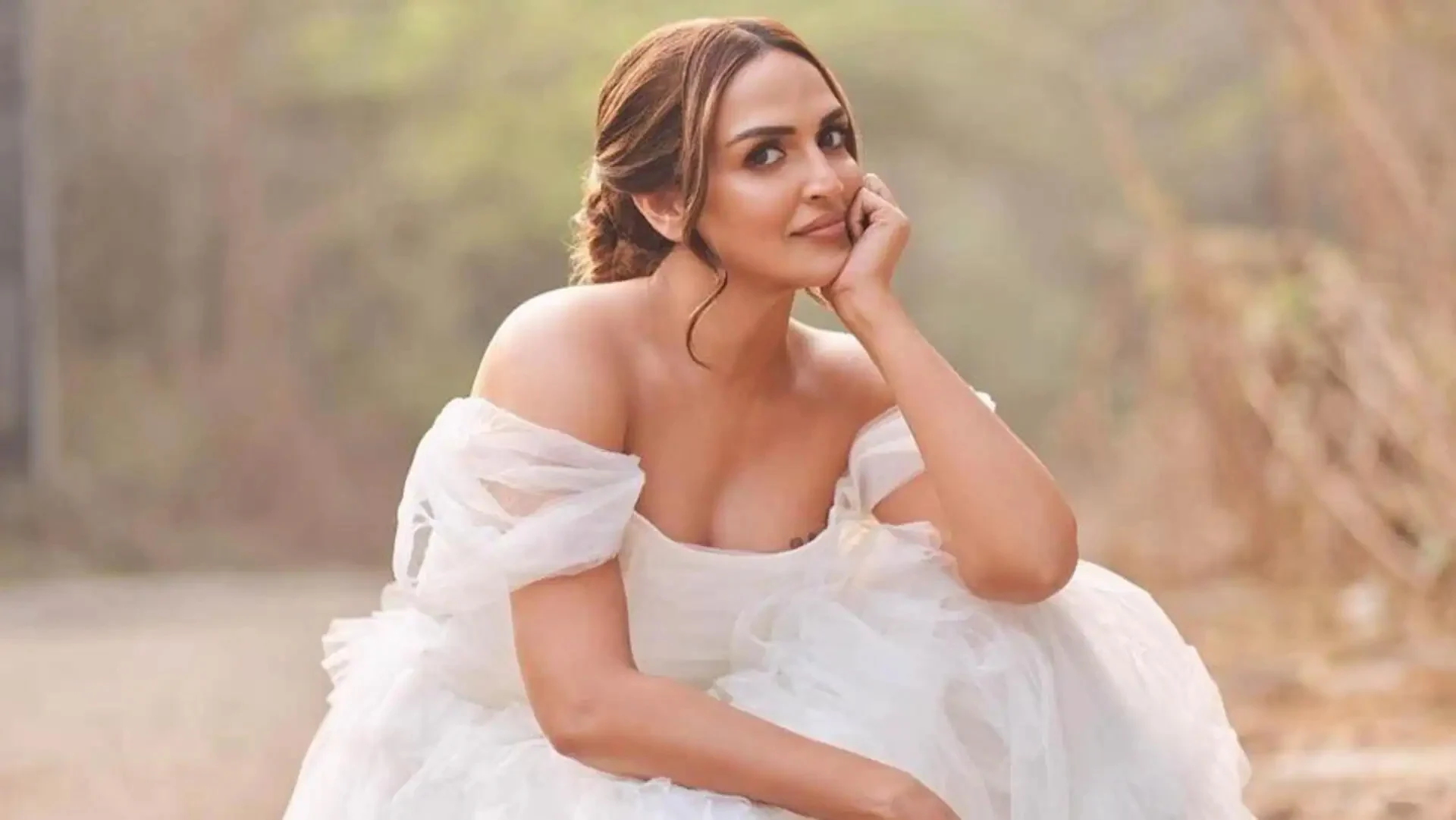 “সিঙ্গল মাদার” নই, সন্তানদের অভিভাবক আমরা দুজনেই: স্পষ্ট বক্তব্য এশা দেওলের