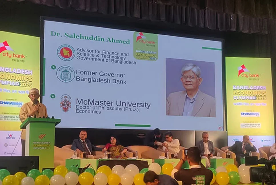 চ্যালেঞ্জের পাহাড়ে অর্থনীতি, বাজেট ঘিরে স্পষ্ট বার্তা অর্থ উপদেষ্টার