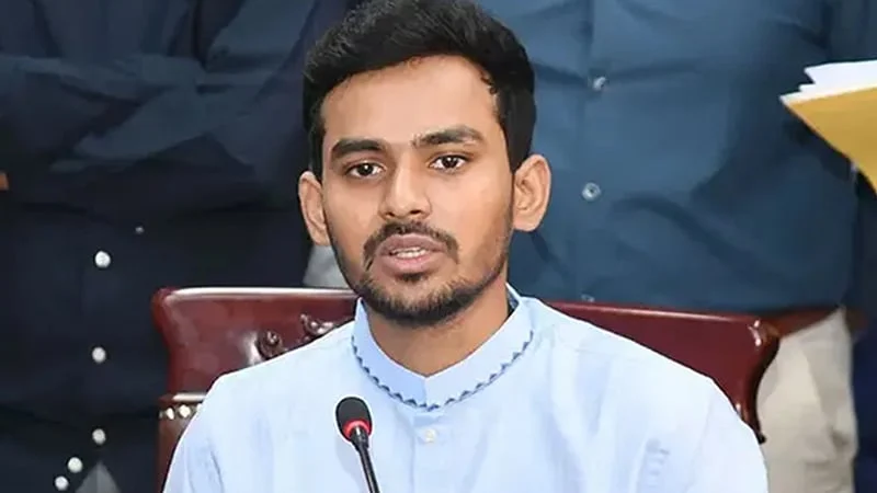 ইতিহাস কাউকে ছাড় দেয় না: ইশরাককে ঘিরে উপদেষ্টা আসিফ মাহমুদের কড়া বার্তা