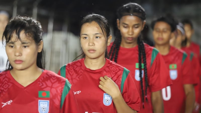 ঐতিহাসিক সাফল্যেও পুরস্কার বঞ্চিত নারী ফুটবলাররা: ভারতের মতো কি উদ্যোগ নেবে বাফুফে?