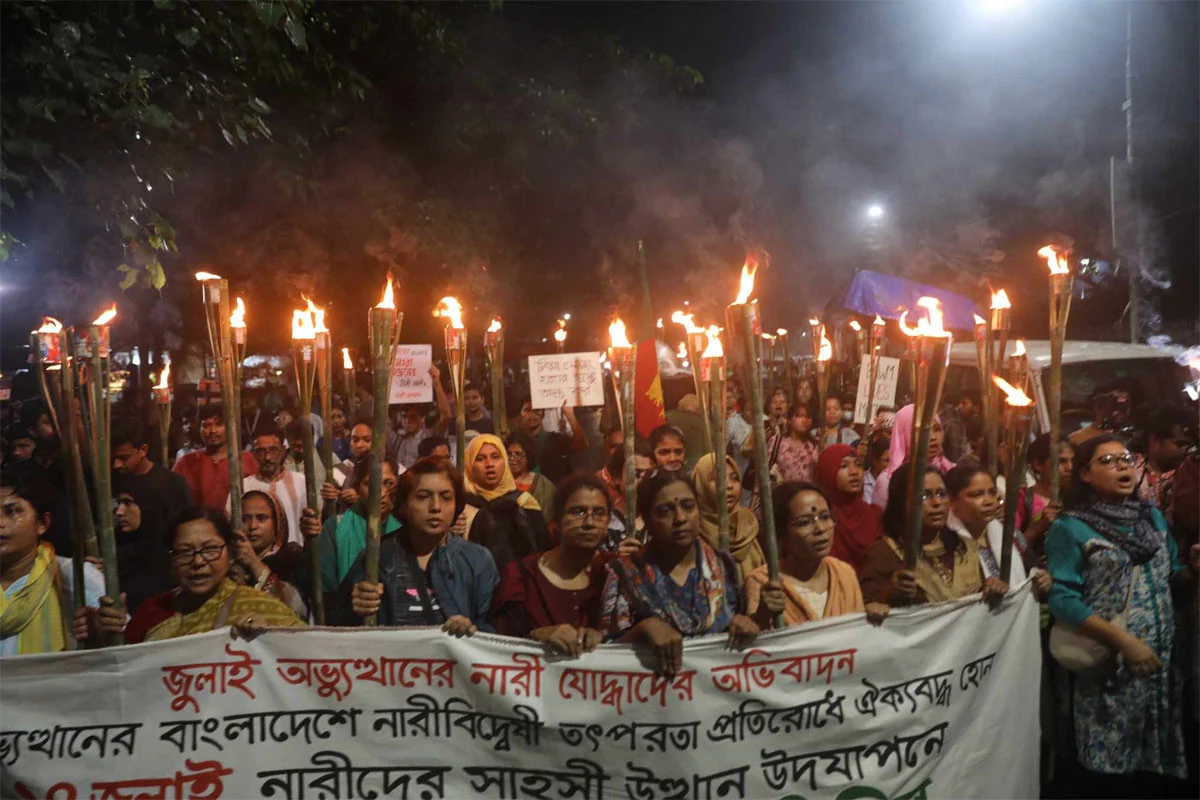 জুলাই অভ্যুত্থানে নারীদের সাহসী ভূমিকার সম্মাননা, শাহবাগে মশাল মিছিল