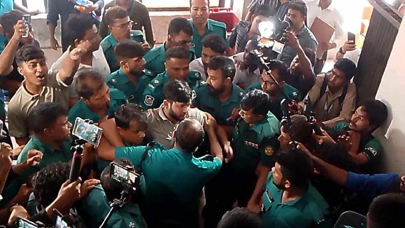 যাত্রাবাড়ী হত্যা মামলায় কনটেন্ট ক্রিয়েটর তৌহিদ আফ্রিদি ৫ দিনের রিমান্ডে