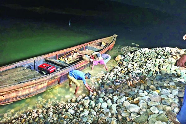 সাদাপাথর লুটে প্রশাসনের কঠোর অভিযান, হাই কোর্টের কড়া নির্দেশ