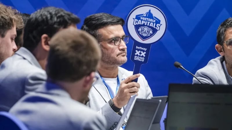 কোচ সৌরভের চমক: রেকর্ড দামে প্রিটোরিয়ায় যোগ দিলেন ব্রেভিস