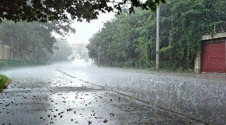 চার বিভাগে ভারী বর্ষণের আশঙ্কা, তাপমাত্রা সামান্য কমতে পারে