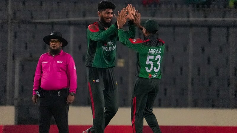 মাশরাফি-তামিমের ফোনে অনুপ্রাণিত মিরাজ, সিরিজ জয়ে নেতৃত্বের দৃঢ়তা