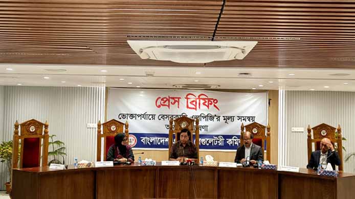 ভোক্তা পর্যায়ে এলপি গ্যাসের দাম কমলো, ১২ কেজি বোতল এখন ২৯ টাকা সস্তা