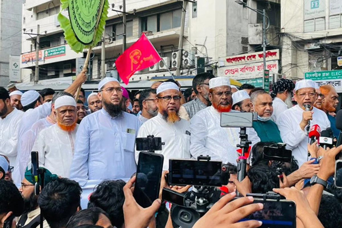 গণভোটসহ পাঁচ দফা দাবিতে প্রধান উপদেষ্টার কাছে স্মারকলিপি দিল জামায়াতসহ ৮ দল