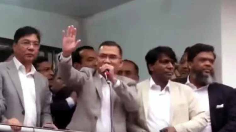 ১৯ বছর পর নয়াপল্টনে তারেক রহমান: বিএনপি কার্যালয়ে ফিরতেই নেতাকর্মীদের জনস্রোত