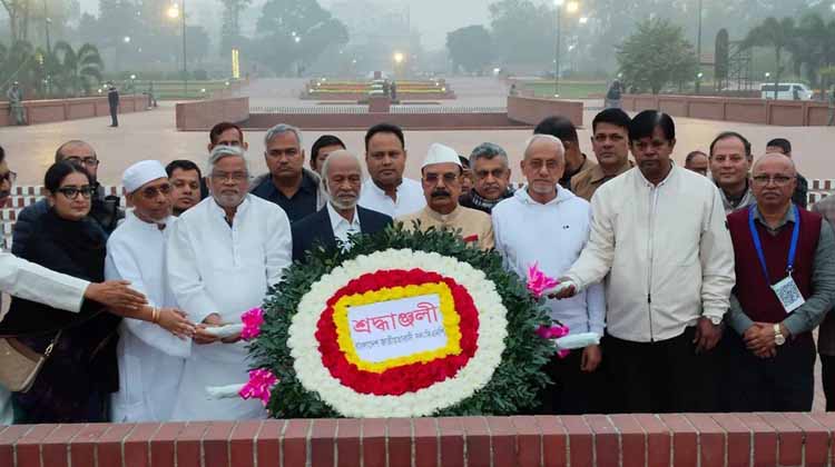 জাতীয় স্মৃতিসৌধে তারেক রহমানের পক্ষে শ্রদ্ধা, সূর্যাস্তের আগেই নিবেদন