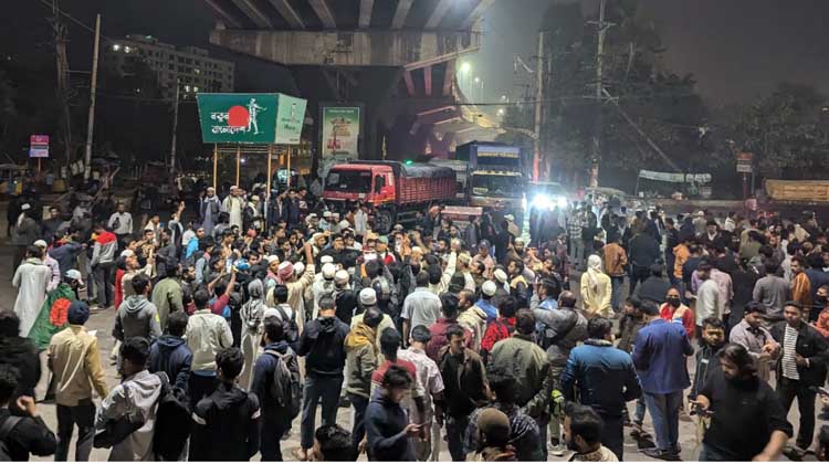 উত্তাল চট্টগ্রাম​, হাদির হত্যাকারীদের গ্রেপ্তার ও দৃষ্টান্তমূলক বিচারের দাবি​