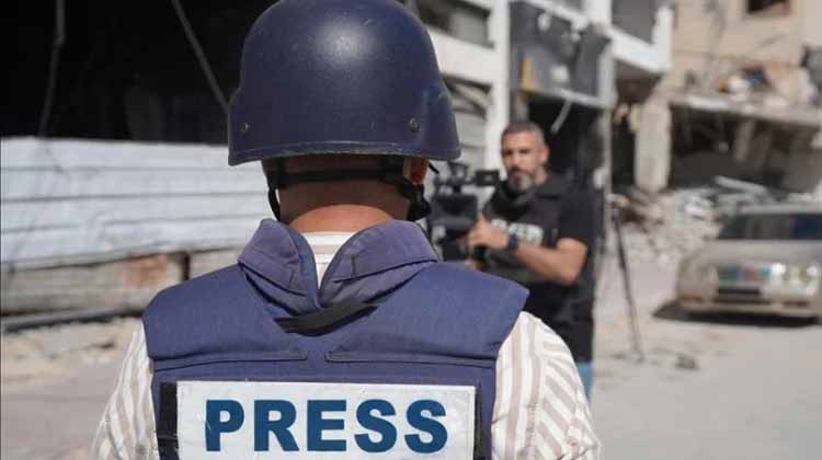 সংবাদকর্মীদের কণ্ঠ রুদ্ধ করতে নৃশংসতা: ফিলিস্তিনি সাংবাদিকদের ৭০০-এর বেশি স্বজন নিহত