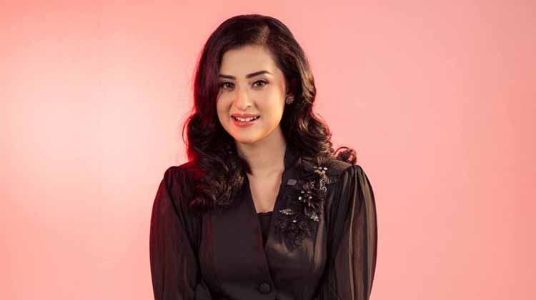 গুজব ও ট্রলিংয়ের বিরুদ্ধে কঠোর হওয়ার আহ্বান: সাইবার ক্রাইম বিভাগের সহযোগিতা চাইলেন বুবলী