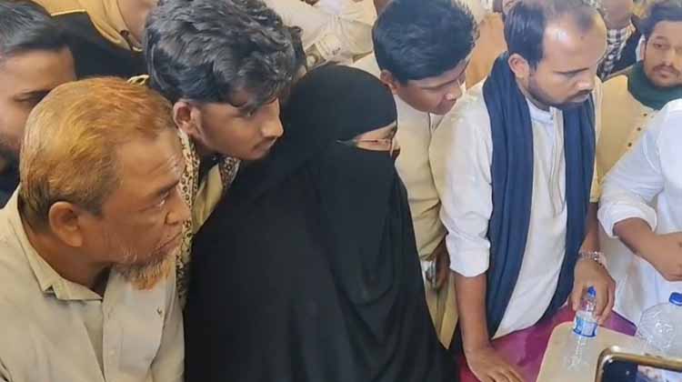 জোটের দ্বন্দ্বে উত্তাল চট্টগ্রাম-৮, উন্মুক্ত নির্বাচন চান শহীদ ওমরের মা