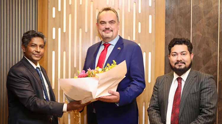 ঢাকায় পা রাখলেন নতুন মার্কিন রাষ্ট্রদূত ব্রেন্ট ক্রিস্টেনসেন, শুরু হচ্ছে নতুন কূটনৈতিক অধ্যায়
