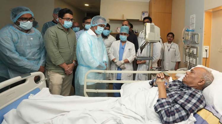 অসুস্থ রুহুল কবির রিজভীকে দেখতে হাসপাতালে গিয়েছেন তারেক রহমান