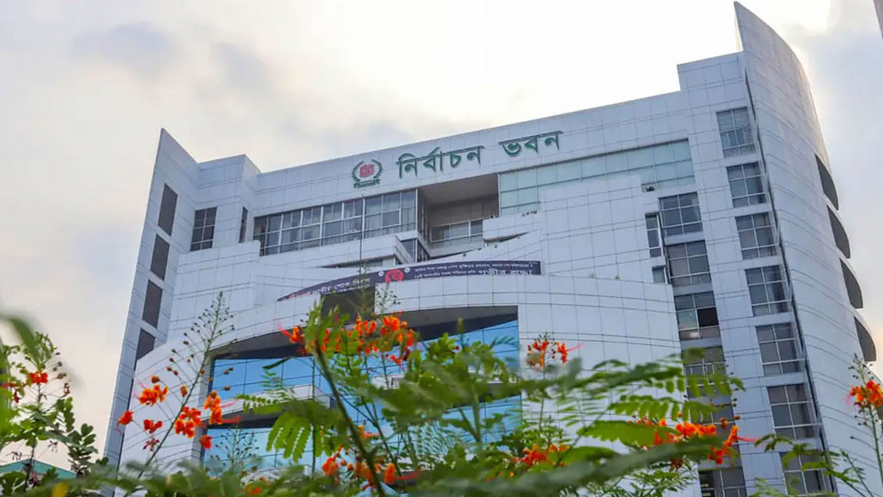 জাতীয় নির্বাচনের পর মাঠ প্রশাসনে ঝাঁকুনি: ইসির নির্দেশে ১১২ উপজেলা নির্বাচন কর্মকর্তা বদলি