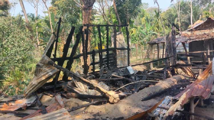 শরণখোলায় আগুনে ভস্মীভূত ওয়ার্ড বিএনপির কার্যালয়