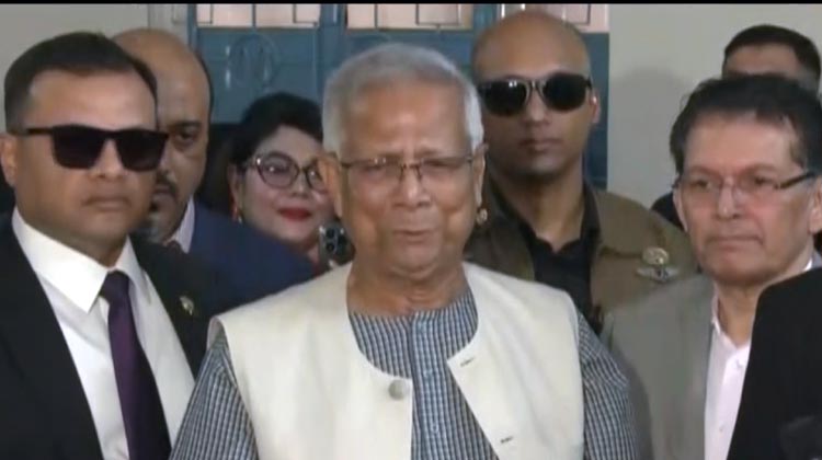 ভোট দিয়ে ড. ইউনূসের আবেগী বার্তা: ‘আজ নতুন বাংলাদেশের জন্মদিন’