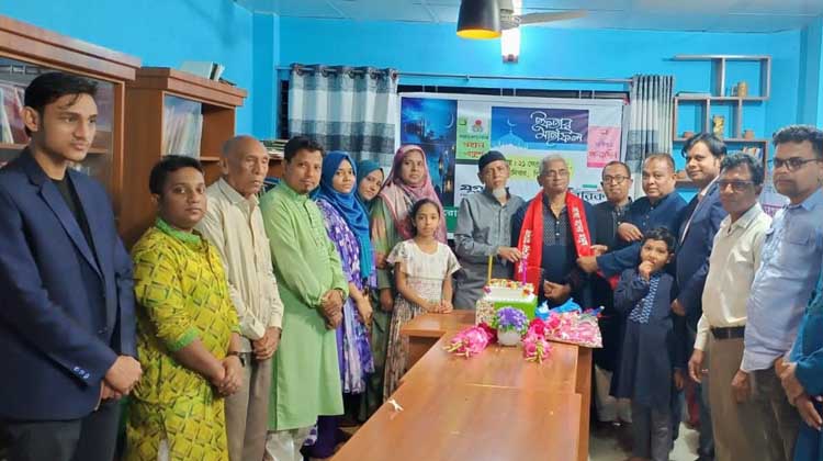 মীরসরাইয়ে একুশের আলোচনা, ইফতার ও কবি সম্মাননা