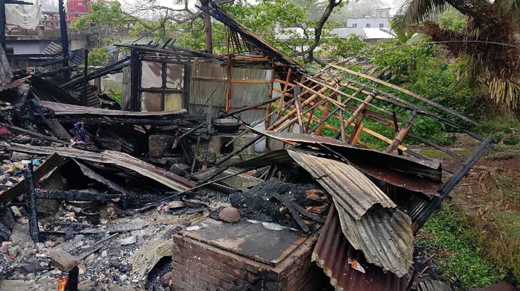 ঈদের আগে কচুয়ায় আগুনের তাণ্ডব: মুহূর্তেই পুড়ে ছাই ৯ দোকান, পথে বসার আশঙ্কায় ব্যবসায়ীরা