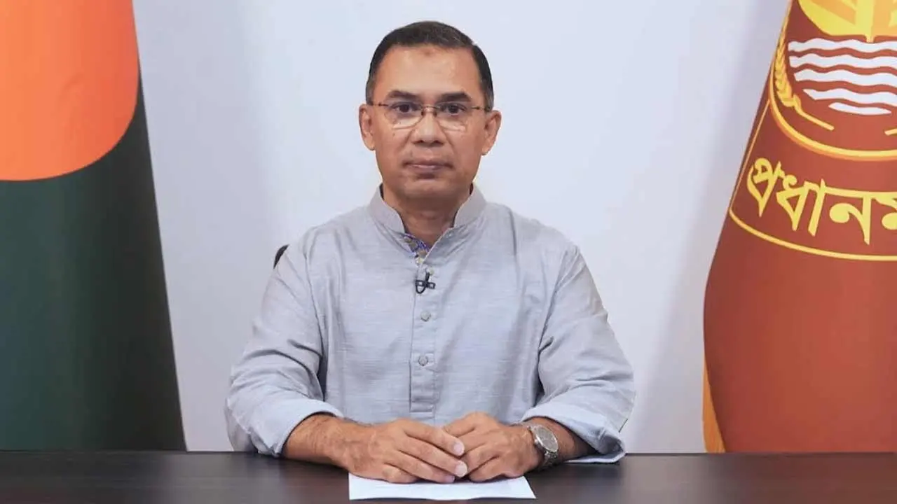স্বাধীনতা দিবসে স্মৃতিসৌধে প্রধানমন্ত্রীর শ্রদ্ধা—ভোরেই শুরু রাষ্ট্রীয় কর্মসূচি
