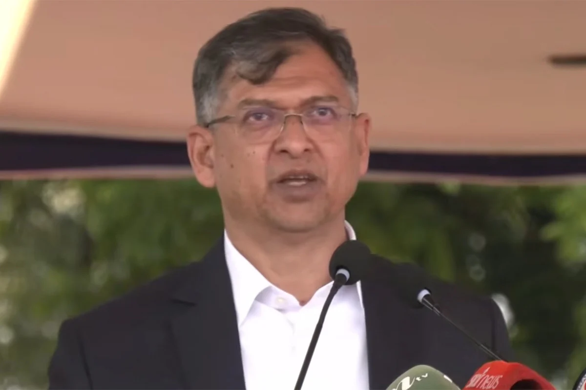 বর্তমান পোশাকে সন্তুষ্ট নয় পুলিশ, নতুন ইউনিফর্ম পুনর্বিবেচনার পথে সরকার