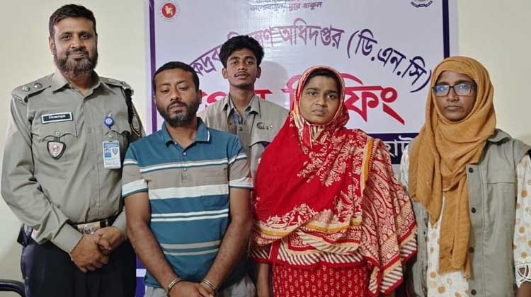 বাগেরহাটে বসতঘরে গোপন আস্তানা! ২ হাজার ইয়াবাসহ স্বামী-স্ত্রী আটক, নগদ অর্থ জব্দ