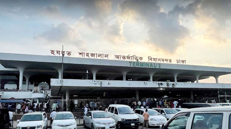 মধ্যপ্রাচ্য সংকটে আকাশপথে ধাক্কা: সোমবারও বাতিল ১৮ ফ্লাইট, বাড়ছে যাত্রী ভোগান্তি