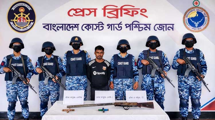 সুন্দরবনে কোস্ট গার্ডের বড় অভিযান: অস্ত্র-গুলিসহ ছোট সুমন বাহিনীর সদস্য আটক