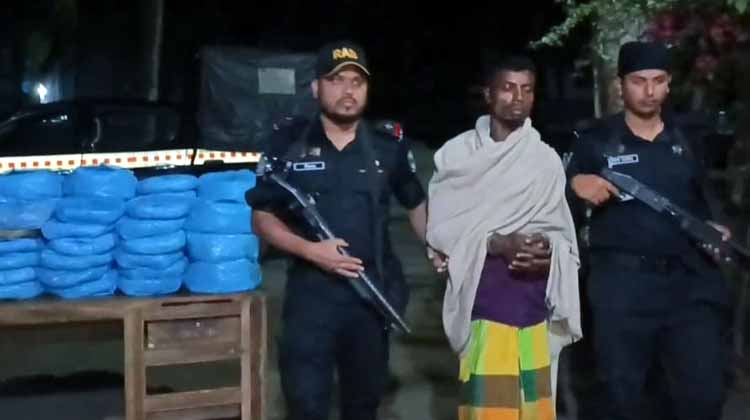 বাগেরহাটে র‍্যাবের বড়সড় অভিযান: ৬৬ কেজি গাঁজাসহ মাদক কারবারি আটক