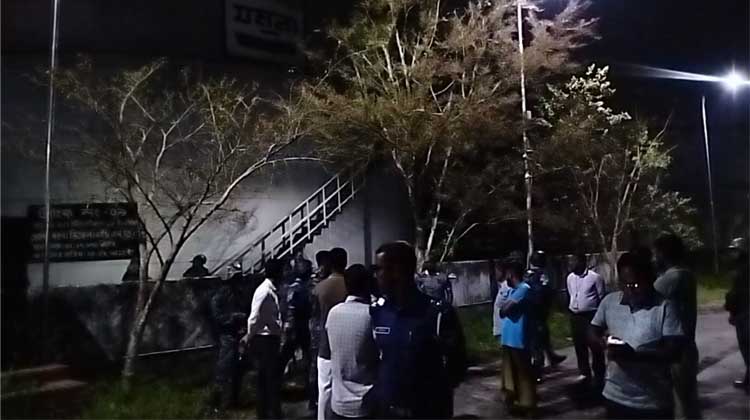 মোংলায় অবৈধ ডিজেল মজুদের গোপন ভাণ্ডার উন্মোচন, অভিযানেই উদ্ধার ১২ হাজার লিটার!