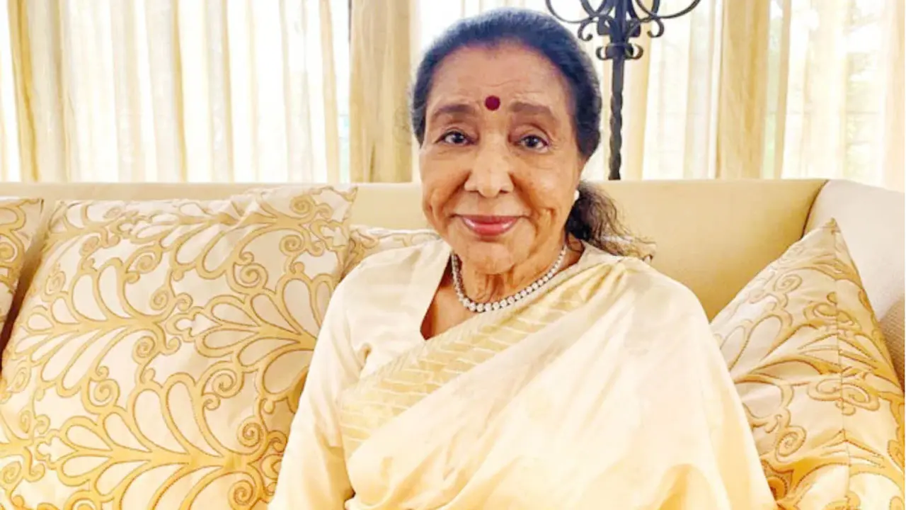 সুর থেমে গেল, ইতিহাস রইল: কিংবদন্তি শিল্পী আশা ভোঁসলের মৃত্যুতে শোকের ছায়া সংগীতজগতে