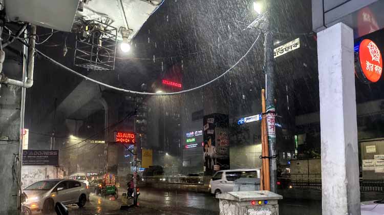 কালবৈশাখীর তাণ্ডব ঢাকায়—ঝড়, বজ্রপাত আর শিলাবৃষ্টিতে বিপর্যস্ত নগরজীবন