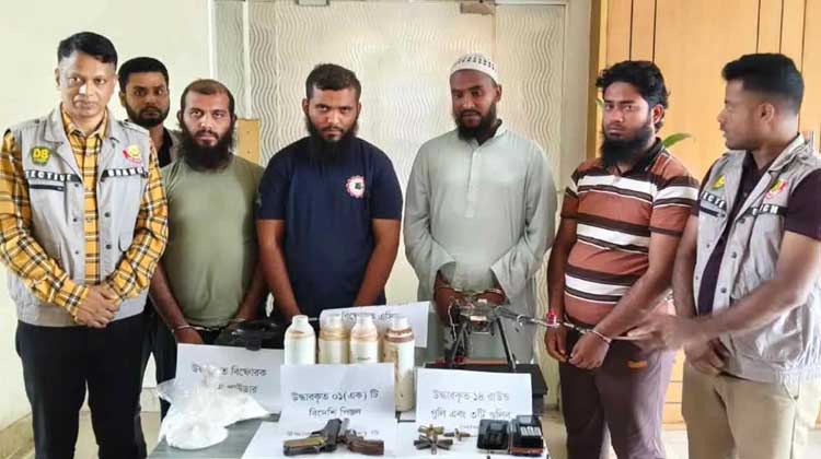 অস্ত্র ও ড্রোনসহ রাজধানীতে গোপন তৎপরতা: নিষিদ্ধ সংগঠনের ৪ সদস্য গ্রেপ্তার