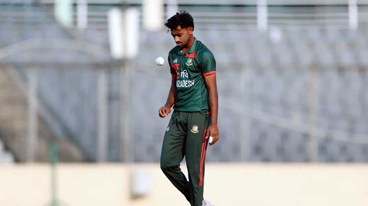 জাতীয় দলে ফিরেই আবেগঘন বার্তা রিপন মণ্ডলের—“সমালোচনাই আমাকে আরও শক্ত করে”