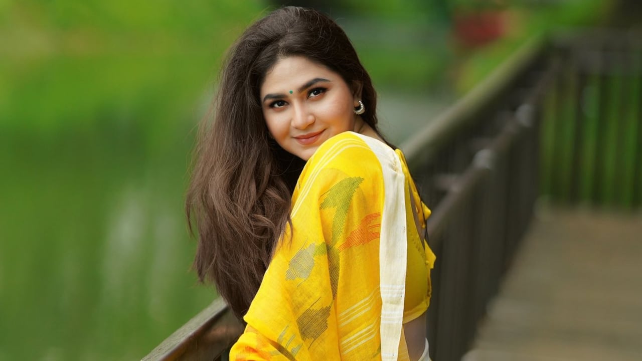 কম কাজেই স্বাচ্ছন্দ্য স্পর্শিয়ার, নিজেকে ‘অলস’ বলেই ব্যাখ্যা দিলেন অভিনেত্রী