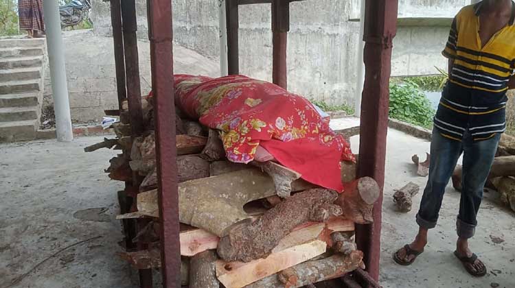 বাগেরহাটে ধর্মীয় পরিচয় নিয়ে দ্বন্দ্ব: দাফন না দাহ—মৃতদেহ ঘিরে উত্তেজনা, প্রশাসনের হস্তক্ষেপ