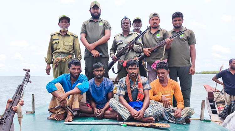 সুন্দরবনে বনদস্যুদের সঙ্গে বনরক্ষীদের সংঘর্ষ, উদ্ধার ৪ অপহৃত জেলে