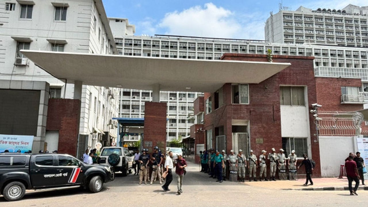 প্রধানমন্ত্রীর নিরাপত্তা ঘিরে সচিবালয়ে বড় রদবদল, বদলি হচ্ছেন ১৬৯ পুলিশ সদস্য